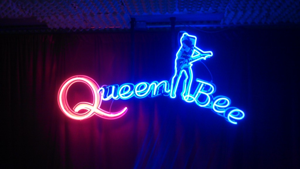 queenbee sign